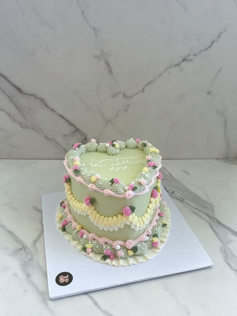 Sage green vintage heart cake with white and yellow piping details and butter cream rosettes Cute Birthday Cakes Yellow, Sage Green Cake, Vintage Heart Cake, Bolo Vintage, White Cakes, Green Cake, Birthday Inspo, Happy Sunday Everyone, Heart Cake