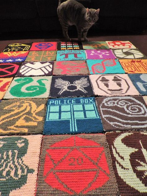 2014 Geek-A-Long: week 32 Supernatural | Tulpa symbol knitting pattern with color chart; double sided knitting Double Sided Knitting, Geek House, Geeky Craft, Nerd Crafts, Geek Crafts, Start Ups, Yarn Projects, Geek Culture, Knit Or Crochet