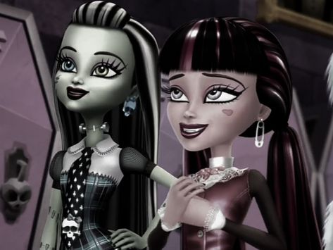 Mh Matching Pfp, Monsterhigh Icons, Monster High Matching Icons, Draculaura Matching Pfp, Monster High Matching Pfp, Evie Aesthetic, Halloween Profile, Halloween Profile Pics, Skelita Calaveras