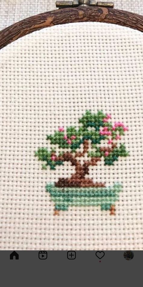 Small Cross Stitch Patterns Crossstitch, Cute Cross Stitch Ideas, Small Flower Cross Stitch Pattern, Small Cross Stitch Patterns Flower, Tiny Cross Stitch Flowers, Cross Stitch Flowers Simple, Easy Cross Stitch Patterns For Beginners, Small Cross Stitch Patterns Free Minis, Tiny Cross Stitch Patterns Minis