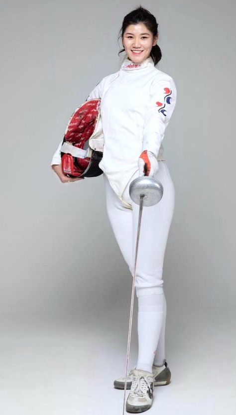 Fencing Outfit Women, Fencing Sport Photography, Fencing Reference, Fencing Poses Reference, Fencing Photoshoot, Fencing Costume, Fencing Portraits, Fencing Poses, Rapier Fencing