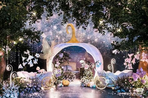 Cinderella Quinceanera Themes, Wedding Theme Design, Cinderella Theme, Debut Ideas, Luxury Wedding Decor, Dream Wedding Decorations, Quinceanera Themes, Wedding Backdrop Decorations, Wedding Planning Decor