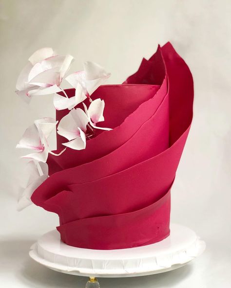 Modern Cake Design Unique, Fuschia Cake, Fondant Cake Designs Ideas, Ruffled Cake, Elegant Cake Design, Cake Design Inspiration, Homemade Mac And Cheese, Chocolate Truffle Cake, Fondant Cake Designs