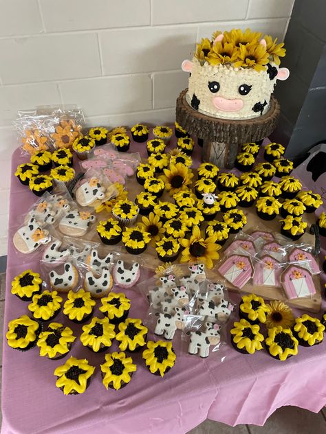 Sunflower Cow Birthday Party, Cow Sunflower Party, Sunflower And Cow Birthday Party, Cow And Sunflower Baby Shower Theme, Cow And Sunflower Birthday, Cow Print Cakes, Cow And Sunflower, Cow Baby Shower Theme, Cow Print Birthday