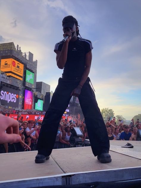 Playboi Carti Opiumcore, Playboi Carti Outfits, Rolling Loud Miami, Rolling Loud, Street Fashion Men Streetwear, Standing Poses, Mens Outfit Inspiration, Halloween Inspo, Black Cargo