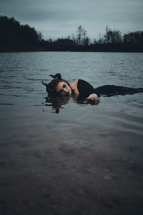 Halloween Lake Photoshoot, Witchy Lake Photoshoot, Spooky Lake Photoshoot, Water Bodouir Photoshoot, Spooky Beach Photoshoot, Spooky Water Photoshoot, Witchy Water Photoshoot, Plus Size Fantasy Photoshoot, Plus Size Spooky Photoshoot