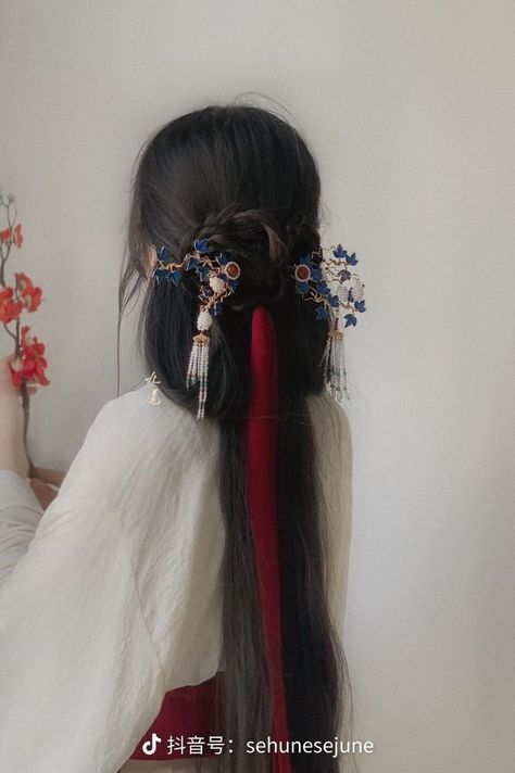 Hair Inspo, Black Hair, Hair Ideas, Character Design, Wattpad, Hair Accessories, Hairstyles, Make Up, China