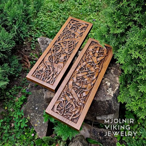 Urnes set viking wall panel Introducing our exquisite Urnes Set Viking Wall Panel, a stunning duo of oak wood carvings that replicate the renowned Urnes Stave Church ornamentation. ✧ Material: oak ✧ Height: 17,71 inches (45 cm) These panels are a perfect addition to any space, bringing the timeless beauty and intricate artistry of Viking decor into your home. Key Features Material: High-quality oak wood, known for its durability and beautiful grain. Design: Inspired by the famous ornament... Viking Inspired Home, Viking Bathroom, Stave Church, Viking Decor, Grain Design, Wood Carvings, Wall Panel, Inspired Homes, Oak Wood