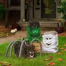 Hay Bale Halloween, Simple Outdoor Halloween Decor, Front Yard Halloween Decorations, Halloween Camping, Diy Straw, Halloween Outside, Diy Halloween Decor, Halloween Porch Decorations, Halloween Yard Decorations