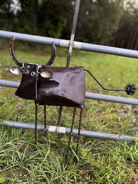 Well lil Dude sold fast, but hopefully I can find some more scrap shovels and make some more!! Junk Metal Art, Deer Sculpture, Cow Craft, Cool Welding Projects, Yard Sculptures, Horseshoe Crafts, Welding Ideas, Welding Art Projects, Metal Yard Art