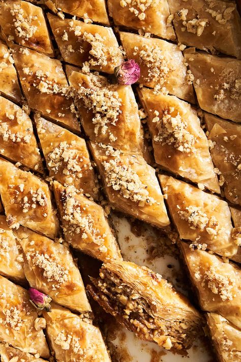 Greek Baklava Recipe, Greek Baklava, Pistachio Baklava, Turkish Baklava, Food Dolls, Baklava Recipe, Luxury Food, Phyllo Dough, Pastry Dough