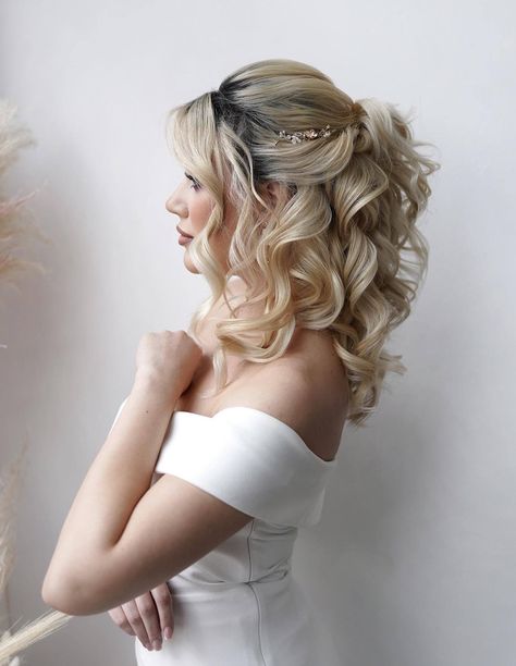 60 Easy Updo Hairstyles for Medium Length Hair in 2024 Midlength Hairstyles For Wedding, Wedding Partial Updos For Medium Hair, Hair Updos For Medium Length Hair, Medium Length Hairstyles For Bridesmaids, Medium Long Wedding Hairstyles, Wedding Hair Dos For Medium Hair, Mid Length Hair For Wedding, Medium Hairstyle Women Wedding, Beach Wedding Hair Medium Length