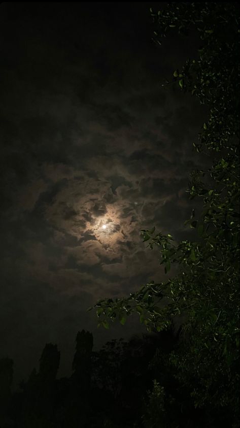 Dark Sky Aesthetic Moon, Dark Cloudy Sky Aesthetic, Dark Cloudy Sky, Cloudy Night Sky, Moon Dark, Rainy Sky, Sky Dark, Cloudy Nights, Night Sky Photography