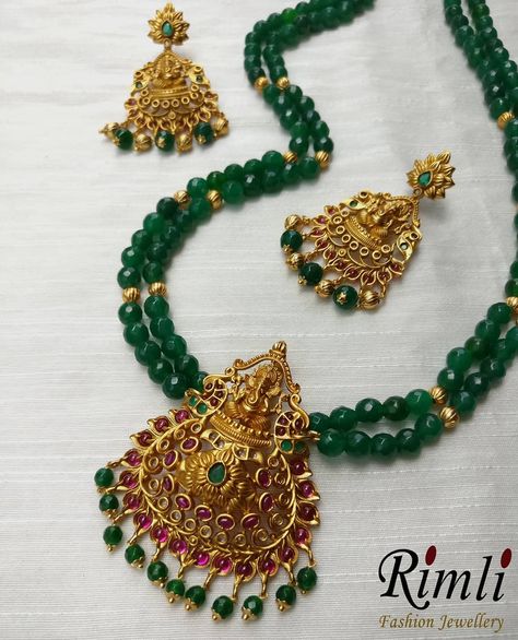 Antic Jewellery, Ruby Necklace Designs, Ruby Jewelry Necklaces, Boutique Instagram, Antique Necklaces Design, Gold Jewelry Outfits, Pearl Jewelry Design, Beaded Jewelry Necklaces, Beautiful Gold Necklaces