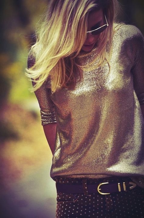 Sweater trends for fall - Take a look at this roundup of sweaters you need right now and see whats next on your shopping list! Plenty of fall outfit ideas for women. Bright Sweater, Gold Sweater, Metallic Sweater, Sweater Outfit, Sweater Trends, Favorite Sweater, Color Block Sweater, Outfit Details, Fashion Prints