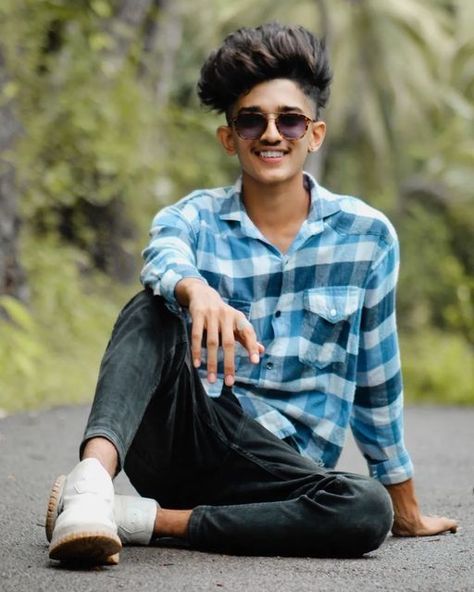 Boys Pic Stylish Dp, Cb Photo Editing, Best Poses For Boys, Picsart Photo Editing, Attitude Stylish Boys Pic, Men Fashion Photoshoot, Men Fashion Photo, Stylish Pic, Drawing Couple Poses