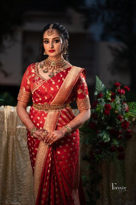 Red Shalu Saree For Bride, South Indian Bride Lehenga, Nalugu Hairstyles, Kanjeevaram Bride, Benarasi Saree Wedding, Red Saree Bride, Red Bridal Saree South Indian, Shalu Saree, Red Saree Bridal