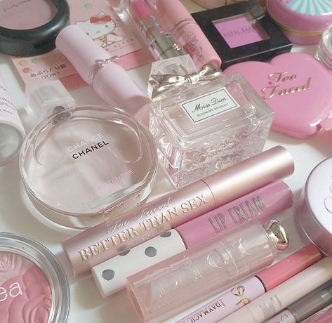 cosmetics aesthetic Dior Girl, Tout Rose, Beauty Vlogger, Fire Element, Pink Girly Things, Diy Beauty Hacks, Pink Makeup, Lip Cream, Miss Dior