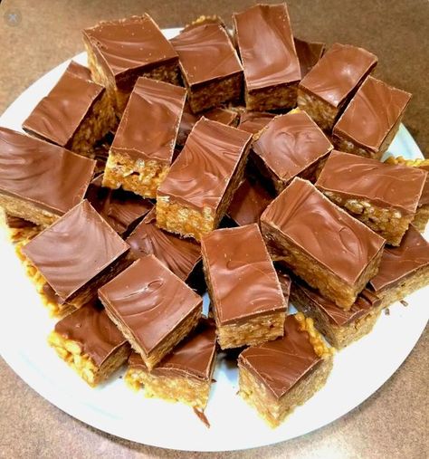 My Delish Recipes Snickers Brownies, Scotcheroos Recipe, Snicker Brownies, Fructose Free, Resep Brownies, Butter Rice, Butterscotch Chips, Unsweetened Chocolate, Köstliche Desserts