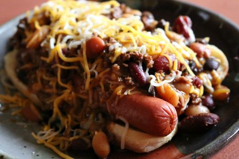 Cinco de Mayo Party Ideas Southwestern Chili Dog - Recipe - www.ceceliasgoodstuff.com Easy Hot Dog Chili, Southwestern Chili, Cinco De Mayo Party Ideas, Chili Dog Chili Recipe, Hotdog Chili Recipe, Chilli Dogs, Chili Fries, Hot Dogs Recipes, Chili Dog