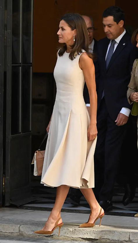 Looks Kate Middleton, Outfits Of The Week, Kate Middleton Dress, Kate Middleton Outfits, Look Office, Middleton Style, Letizia Of Spain, Princess Eugenie, Royal Outfits