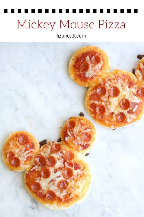 Mickey Mouse Pizza, Mini Mickey Mouse, Crockpot Recipes For Kids, Casa Disney, Breakfast Party, Food Pizza, Disney Snacks, Mini Mouse, Disney Food Blog