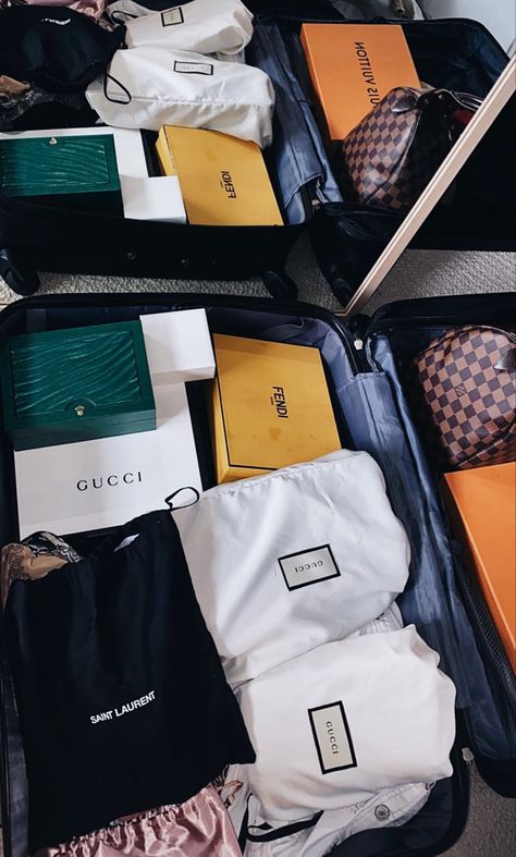 Luxury Lifestyle Girly, Gucci Gifts, Alcohol Aesthetic, Super Rich Kids, Rich Lifestyle, Luxe Life, Luxury Lifestyle Dreams, Dream Gift, Luxury Aesthetic