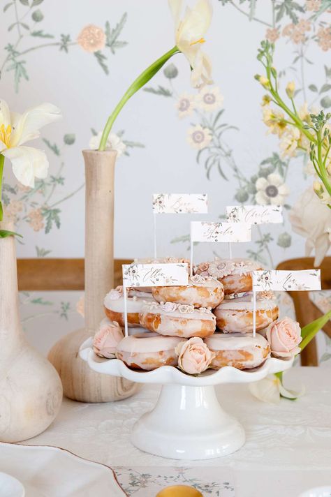 33 Wedding Cake Alternatives Donut Cake Tower, Engagement Cake Designs, Event Desserts, Best Birthday Cake Designs, Donut Wedding Cake, Anniversary Cake Designs, Donut Tower, Cake Alternatives, Cake Tower