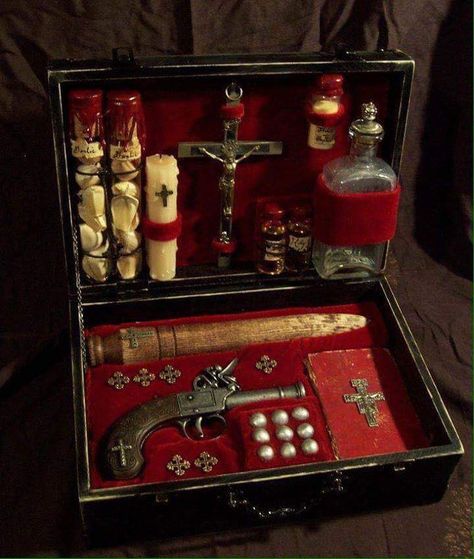 Victorian vampire kit Real Vampires, Victorian Vampire, Diesel Punk, Vampire Goth, Vampire Hunter, Vampire Slayer, Monster Hunter, Dracula, 그림 그리기