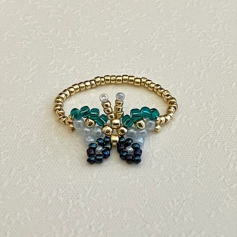 Beaded Butterfly Ring Tutorial, Seed Bead On Felt, Butterfly Bead Pattern, Beaded Rings Patterns, Beaded Rings Tutorials, Diy Wire Jewelry Rings, Beads Ring, Butterfly Beads, Bead Rings