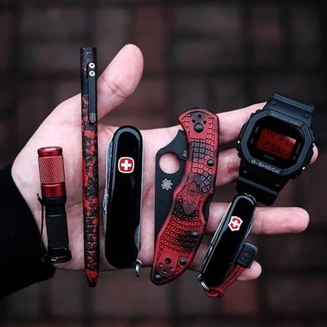 Check out this photo from EDC Addicted Edc Carry, Edc Bag, Edc Tactical, Edc Knife, What In My Bag, Edc Gear, Everyday Carry, Favorite Products, Red