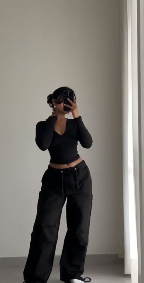 Female Drip Outfits, Black Baddie Outfits, Fit Baddie, Mini Skirt Ideas, Women Cargo Pants Outfit, Cute Summer Outfits Casual, Black And White Fits, Insta Baddie Outfits, Outfit Mini Skirt