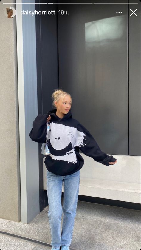 Daisy Louisa, Hoodie Hairstyles, Ootd Women, Winter Fashion Outfits Casual, Ootd Outfits, Hoodie Outfit, Swaggy Outfits, Tomboy Fashion, Couple Outfits