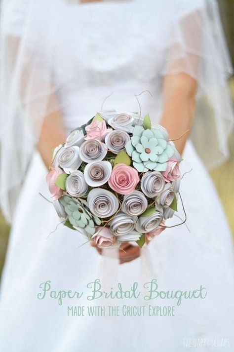 Cricut / Cricut Projects / DIY Wedding / Cricut Wedding Ideas / DIY Wedding IDeas Paper Bouquet Diy, Paper Flower Bouquet Diy, Paper Bridal Bouquet, Diy Bridal Party, Diy Calligraphy, Diy Your Wedding, Cricut Wedding, Fleurs Diy, Flower Bouquet Diy