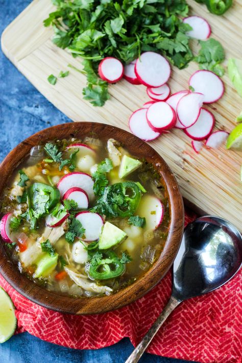 Green Chicken Pozole (or Pozole Verde) is so simple to make with chicken, hominy, and a green chili broth. Stove top and slow cooker instructions included. Vegan Posole, Posole Verde Recipe, How To Make Pozole, Pozole Verde Recipe, Chicken Pozole, Pozole Verde, Pozole Recipe, Mexican Soup Chicken, Verde Recipe