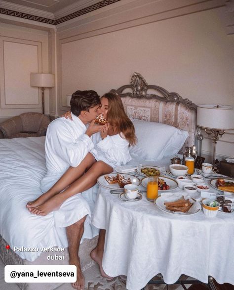 Romantic Morning Couple Breakfast, Couple Breakfast, Learning To Love Again, Romantic Girl, Affirmations For Happiness, Romantic Honeymoon, Dear Future Husband, Romantic Photos, Perfect Couple