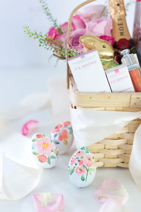 Grown Up Easter Basket Grown Up Easter Basket, Homemade Easter Baskets, Creative Easter Baskets, Easter Tops, Basket Diy, Easter Basket Ideas, Easter Basket Diy, Nice Weekend, Easter Gift Baskets