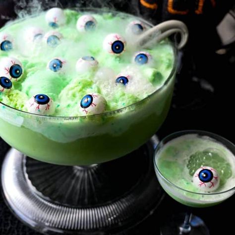 This Bubbly Witches Brew is a fun Halloween punch recipe that is as fun to drink as it is to serve! You can even add dry ice for a spooky effect. Halloween Food Dishes, Punch Halloween, Halloween Party Punch, Halloween Punch Recipes, Lime Sherbet, Halloween Punch, Halloween Dishes, Party Punch, Halloween Cocktails