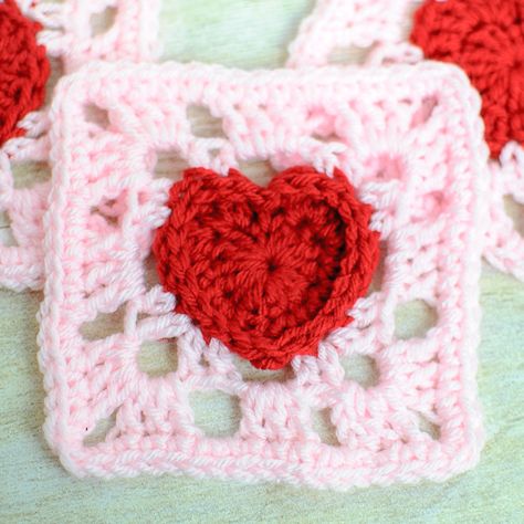 Heart Granny Squares Crocheted Motifs, Picot Crochet, Crochet Square Pattern, Heart Granny Square, Crocheted Squares, Square Crochet Pattern, Crochet Hearts, Crochet Pieces, Crochet Fun