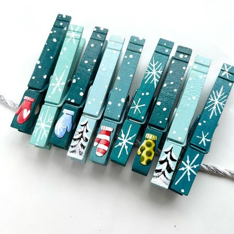 Sugar&paint on Instagram: "Individually hand painted with 🤍 #handpainted #paintedclothespins #christmasclothespinmagnets #christmasclothespins #christmastablesetting #christmascardholders #christmascardhanger #christmascarddisplays #tealchristmas #christmascollectibles #wintermittens #snowflakes #hostessgift #etsy #sugarandpaint #madeinbend" Christmas Card Hanger, Painted Clothes Pins, Clothespin Magnets, Christmas Clothespins, Teal Christmas, Pin Crafts, Winter Mittens, Clothes Pin Crafts, Christmas Collectibles