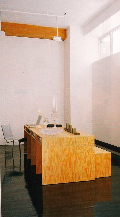 Mark Montano: PLY NOT? Amazing plywood desk gets you thinking....... Plywood Diy, Plywood Desk, Plywood Table, Plywood Projects, Plywood Design, Plywood Interior, Donald Judd, Plywood Furniture, Arne Jacobsen