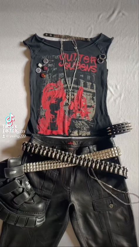 Spider Punk Outfit, Punk Outfit, Spider Punk, Makijaż Smokey Eye, Mötley Crüe, Estilo Punk, New Rock, Punk Outfits, Alt Fashion