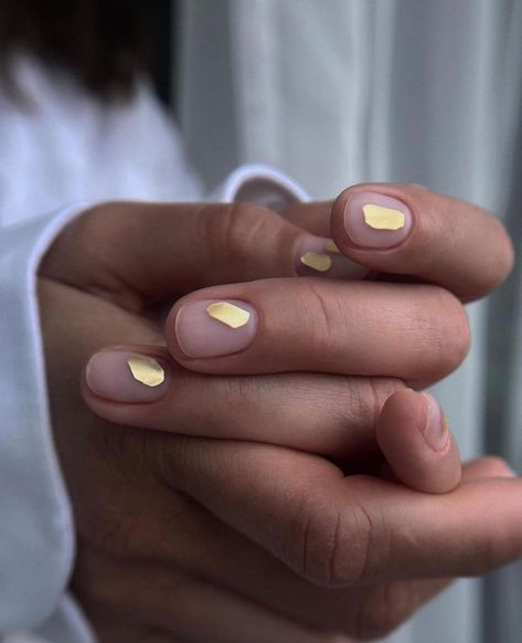 Nail post of the week:) Natural Nails With Gold, Clear Nails Short, Gold Flakes Nails, Naked Nails, Black French Manicure, Pumpkin Spice Nails, Deep Red Nails, Summer Pedicure, Fall Nail Trends