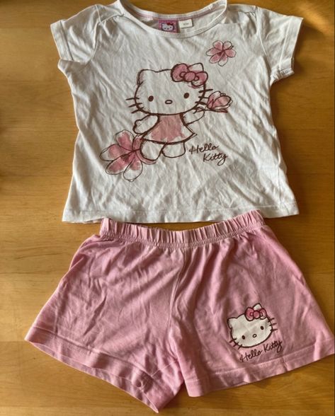 Baggy Pajamas Outfit, Cutecore Pjs, Gyaru Pajamas, Hello Kitty Ropa, Girly Pjs, Kawaii Pjs, Pajamas Y2k, Hello Kitty Outfits, Y2k Pjs