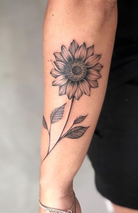 23 Sunflower Tattoos for Optimistic Ladies - The Trend Spotter Rose Mandala Tattoo, Mandala Arm Tattoo, Make Your Own Tattoo, Sunflower Tattoo Meaning, Sunflower Tattoo Sleeve, Sunflower Tattoo Shoulder, 16 Tattoo, Inspiration Tattoos, Tattoos Geometric