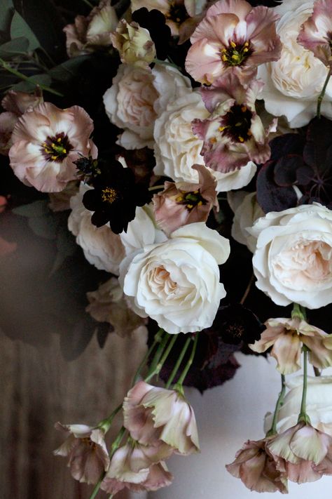 Brown Lisianthus, Floral Colour Palette, Moody Wedding Flowers, Brown Wedding, Moody Wedding, Brown Flowers, International Design, David Austin, Floral Arrangements Wedding