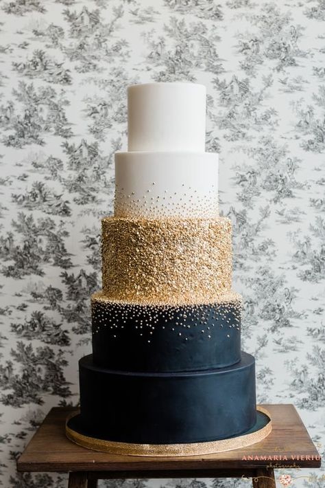 Cake Design Wedding, Black And White Cake, Navy Blue And Gold Wedding, Elegant Birthday Cakes, Nye Wedding, Simple Elegant Wedding, Wedding Cakes Blue, Black White And Gold, Wedding Cakes With Cupcakes