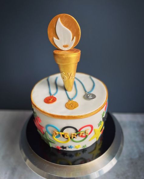 @oh_pays_gourmand • Instagram photos and videos Olympic Cake, Chess Cake, Paris Cakes, Cake Show, 2024 Olympics, Cake Inspo, Olympic Games, Chess, Cake Decorating