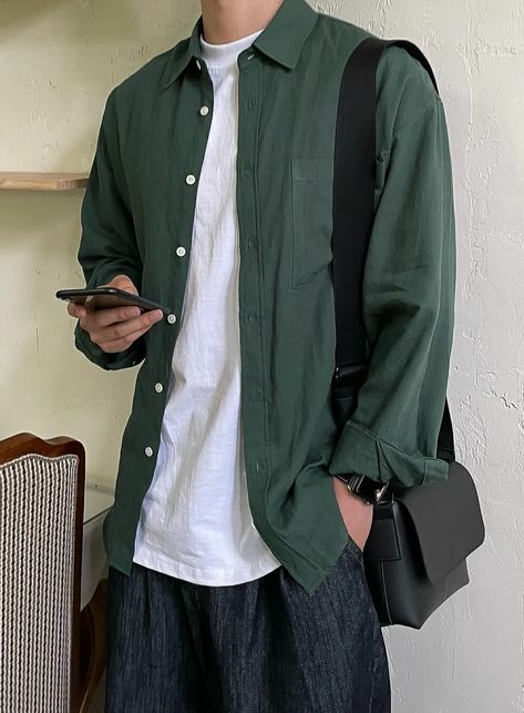 Green Button Up Shirt, Shirt Outfit Men, Minimalist Fashion Men, Stylish Men Casual, Mens Casual Dress Outfits, Men Stylish Dress, Guys Clothing Styles, Cool Outfits For Men, Stylish Mens Outfits