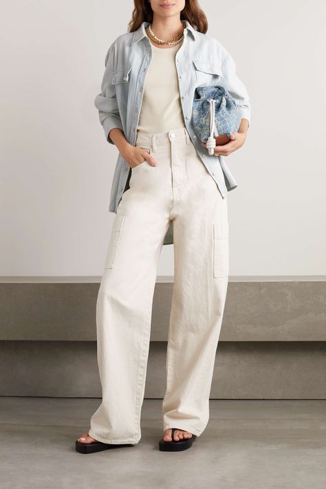 Light Blue Denim Shirt Women Outfit Ideas, Beige Denim Outfit, Light Blue Fall Outfits, Denim And White Outfits Classy, Light Denim Shirt Outfit, White And Denim Outfits, Light Denim Outfit, Light Denim Jeans Outfit, Denim Jeans Outfit Summer